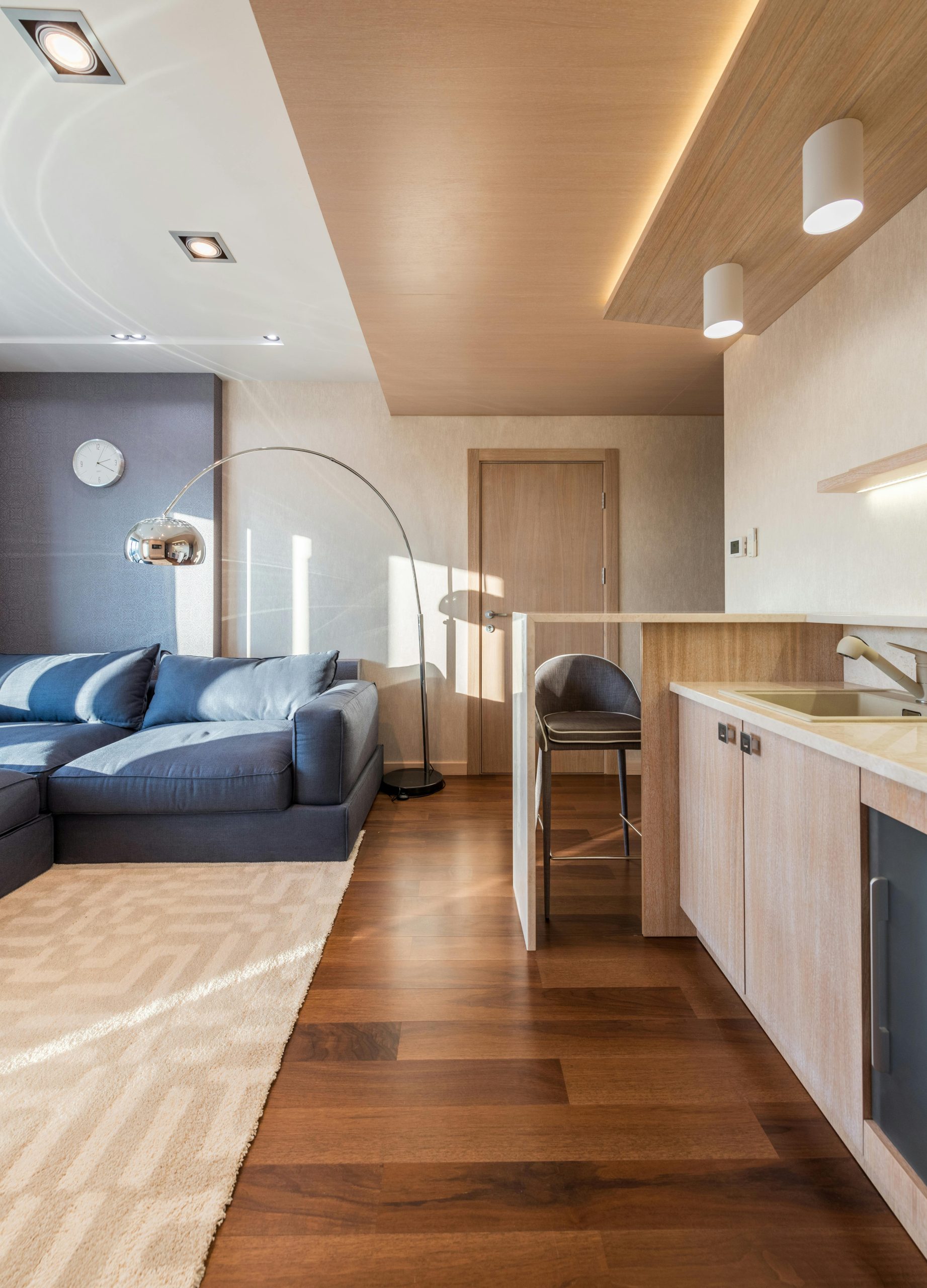 laying laminate flooring